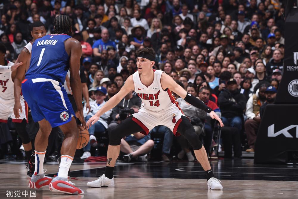 死磕到底！皇马巴萨会师国王杯决赛，联赛差3分&欧冠同进八强.